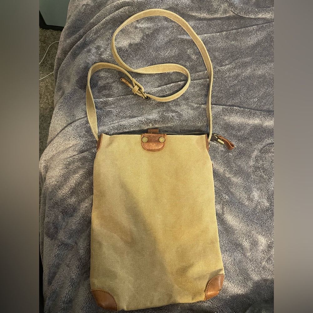 Tan Canvas Crossbody Purse *Make Offers* - Picture 2 of 9